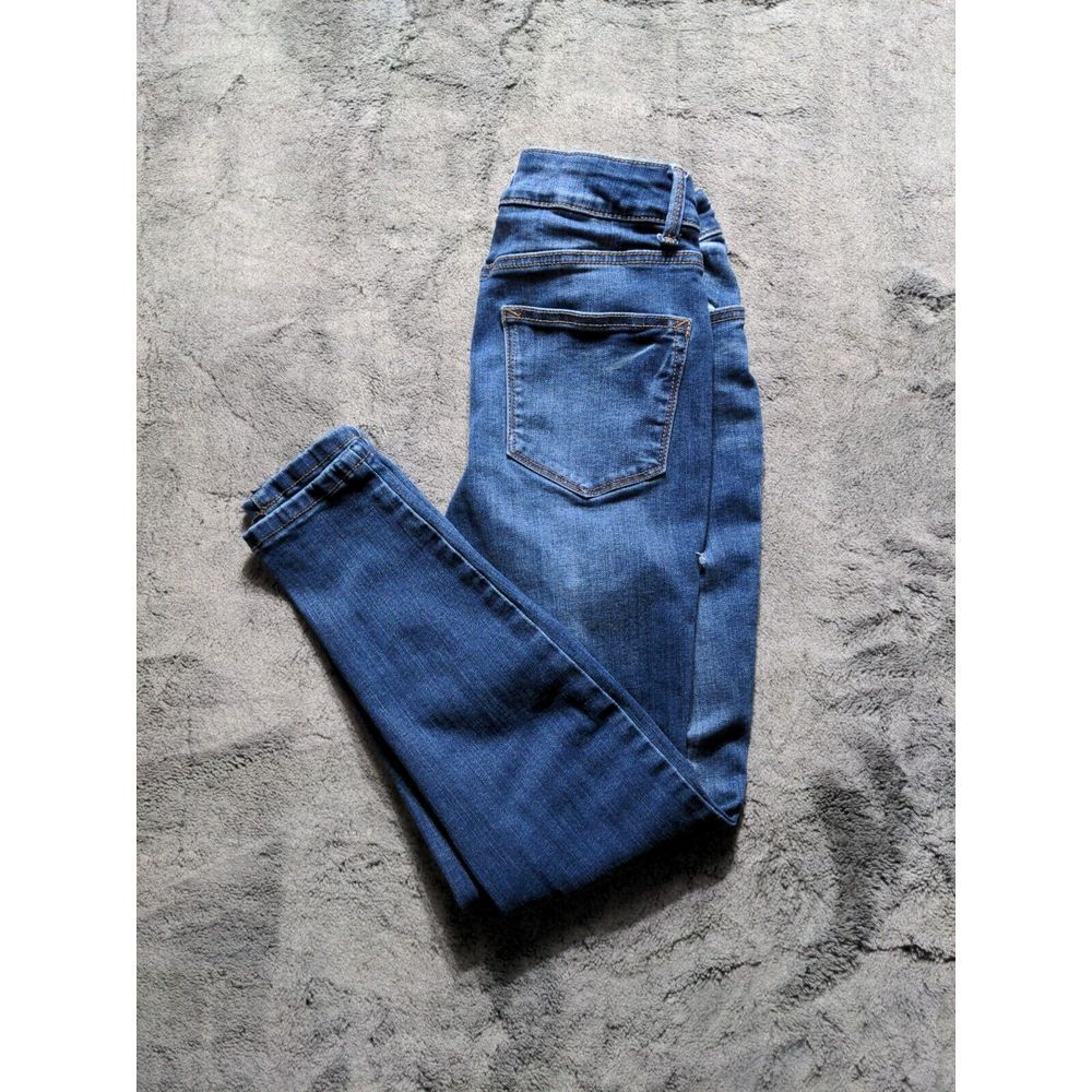 Maurices Mid-Rise Distressed Jeans Women's Size XS Short Medium Wash - Picture 2 of 10